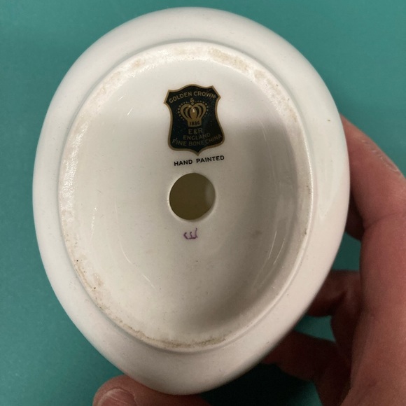 Golden Crown E&R Hand Painted Ceramic Flowers Nested in an Egg - Picture 5 of 9